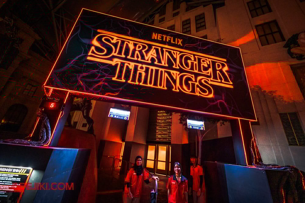 USS Halloween Horror Nights 13 Special Feature Haunted House Tour by Dejiki 2025 Stranger Things queue entrance