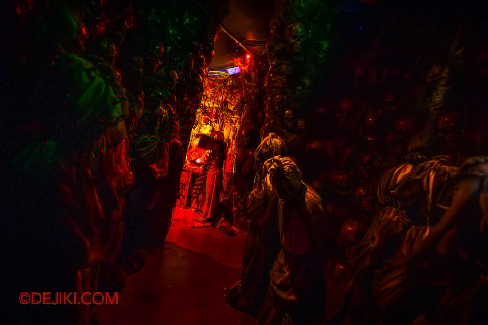 USS Halloween Horror Nights 13 Special Feature Haunted House Tour by Dejiki Singapore's Most Haunted Build to Horror 28 Burial Ground with Pocong Bodies