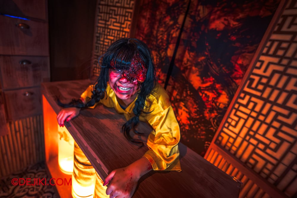 USS Halloween Horror Nights 13 Special Feature Haunted House Tour by Dejiki Singapore's Most Haunted Build to Horror 8 TCM shop girl