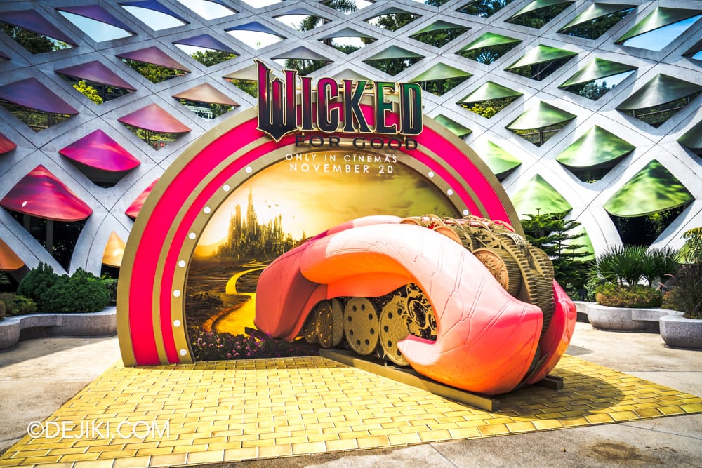 Universal Studios Singapore 2025 Wicked For Good event - Discover Your Good at Sentosa - Day Emerald City Express Universal Studios Singapore 2025 Wicked For Good event Discover Your Good at Sentosa Day Emerald City Express