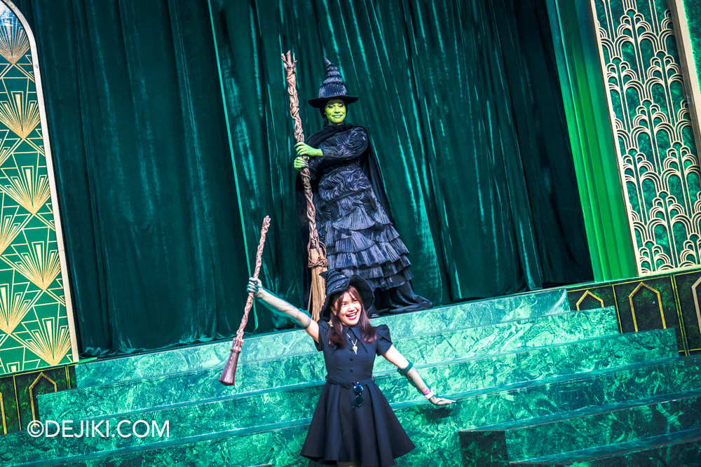 Universal Studios Singapore 2025 Wicked For Good event - Emerald City Meet and Greet Elphaba with Cheryl Universal Studios Singapore 2025 Wicked For Good event Emerald City Meet and Greet Elphaba with Cheryl
