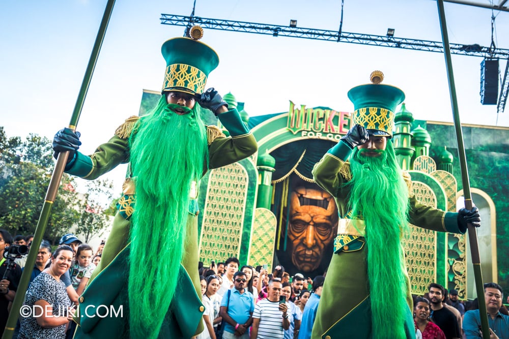 Universal Studios Singapore 2025 Wicked For Good event - Emerald City Meet and Greet The Wizard of Oz with Ozian High Guards Stilts Universal Studios Singapore 2025 Wicked For Good event Emerald City Meet and Greet The Wizard of Oz with Ozian High Guards Stilts