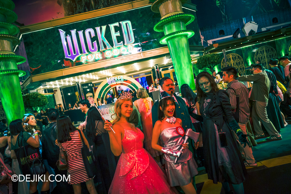 Wicked For Good Singapore Premiere at Universal Studios Singapore 22 Wicked fans in front of Pantages Hollywood Theater Wicked For Good Singapore Premiere at Universal Studios Singapore 22 Wicked fans in front of Pantages Hollywood Theater