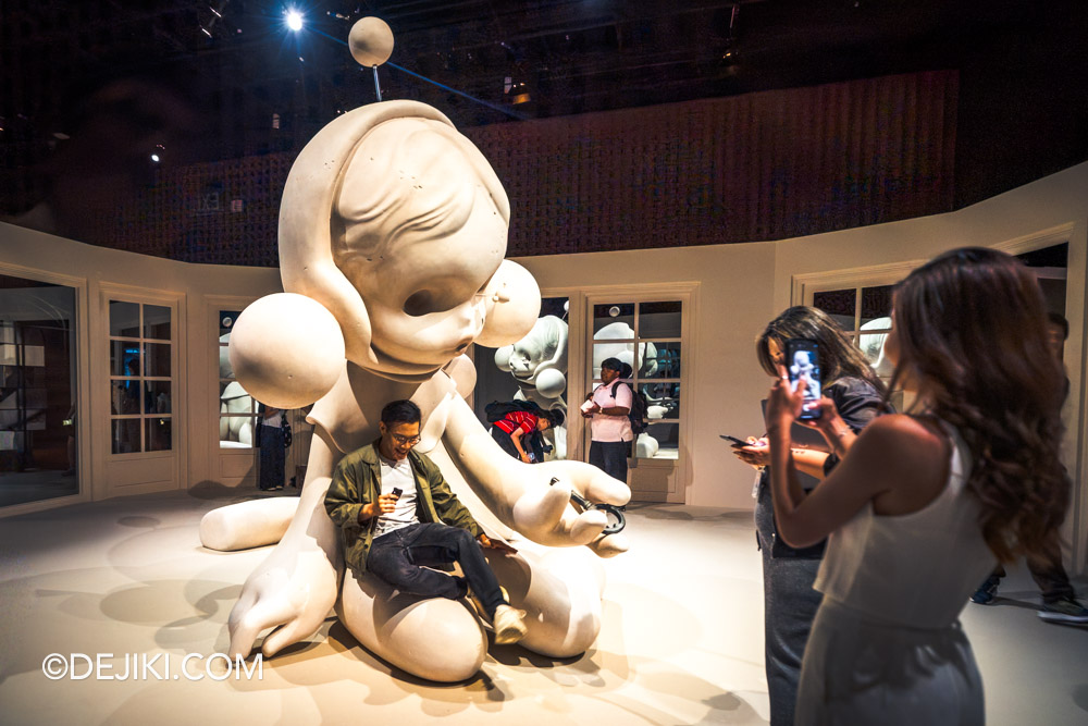 SKULLPANDA CAGE-UNCAGE SINGAPORE at National Museum of Singapore - 21 The Room with guests taking photos with giant skullpanda sculpture SKULLPANDA CAGE UNCAGE SINGAPORE at National Museum of Singapore 21 The Room with guests taking photos with giant skullpanda sculpture