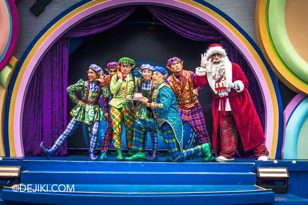 Universal Studios Singapore Park Update - A Universal Christmas Santa Rockmas stage show 3 calling for help Universal Studios Singapore Park Update A Universal Christmas Santa Rockmas stage show 3 calling for help