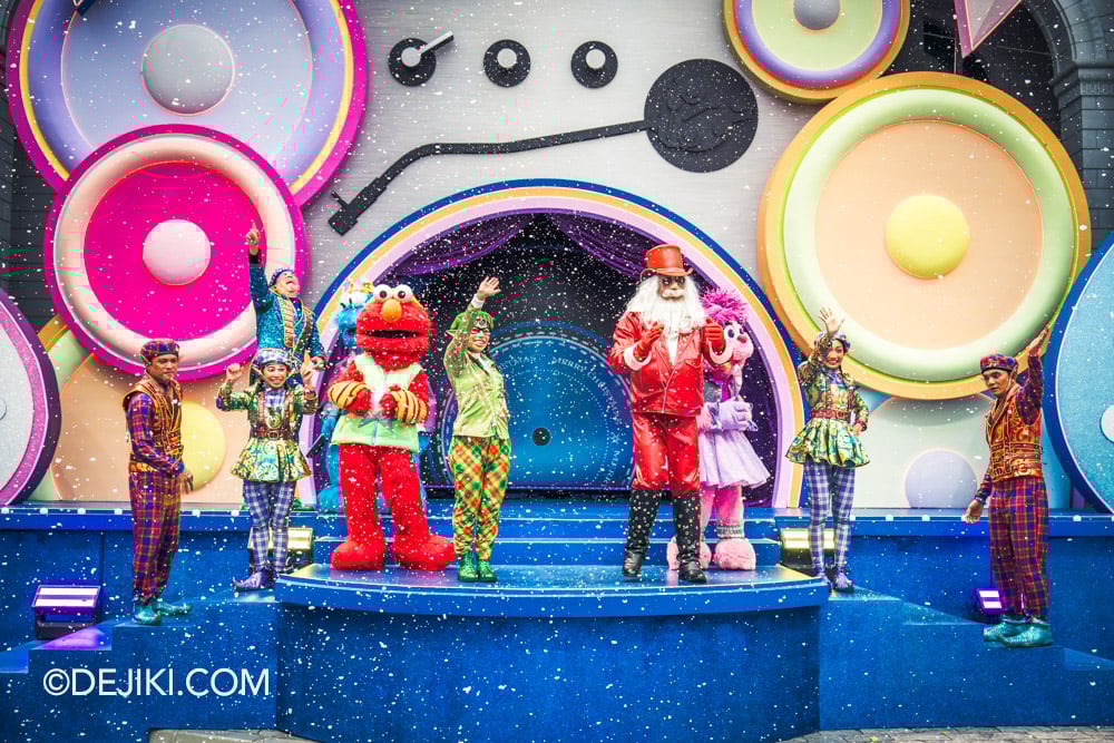 Universal Studios Singapore Park Update - A Universal Christmas Santa Rockmas stage show 6 Snowfall and Meet and Greet Universal Studios Singapore Park Update A Universal Christmas Santa Rockmas stage show 6 Snowfall and Meet and Greet