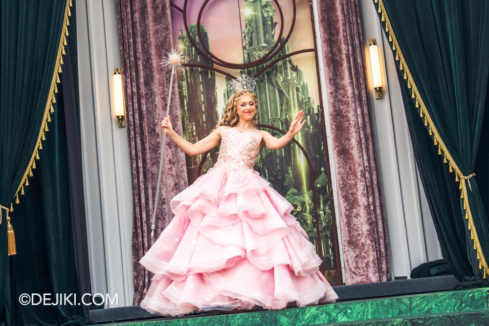 Universal Studios Singapore Park Update - A Universal Christmas Wicked For Good - Meet and Greets at Emerald City stage with new backdrop Glinda Universal Studios Singapore Park Update A Universal Christmas Wicked For Good Meet and Greets at Emerald City stage with new backdrop Glinda