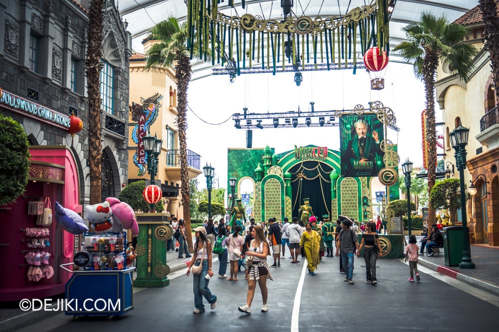 Universal Studios Singapore Park Update - A Universal Christmas Wicked For Good - Meet and Greets at Emerald City street atmosphere Universal Studios Singapore Park Update A Universal Christmas Wicked For Good Meet and Greets at Emerald City street atmosphere
