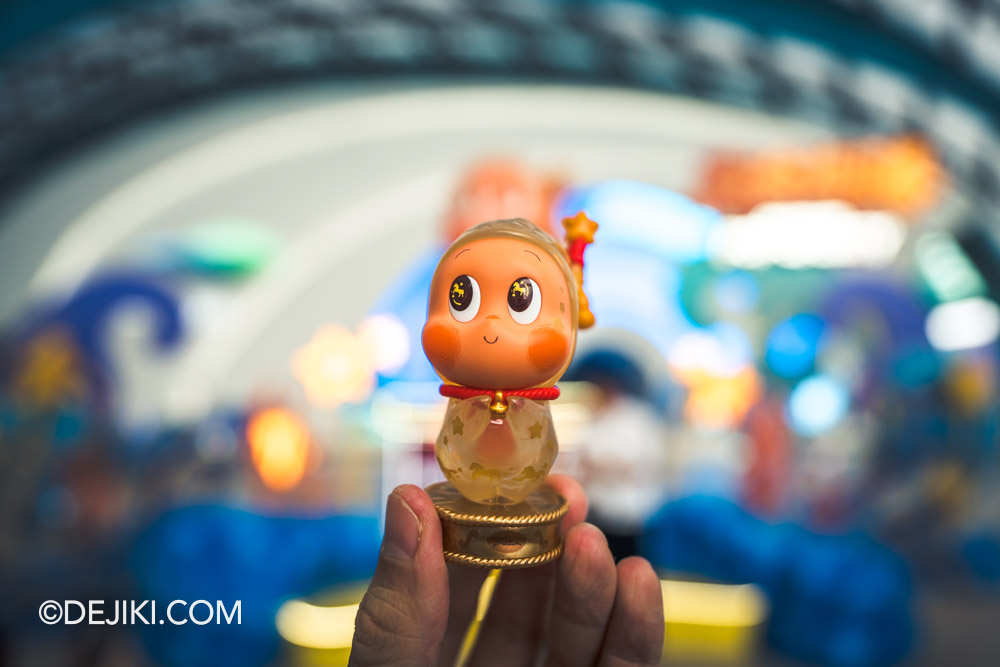 Resorts World Sentosa RWS Gallop into POP-SPERITY The Golden Gallop POP MART Installation - Twinkle Twinkle figurine Resorts World Sentosa RWS Gallop into POP SPERITY The Golden Gallop POP MART Installation Twinkle Twinkle figurine