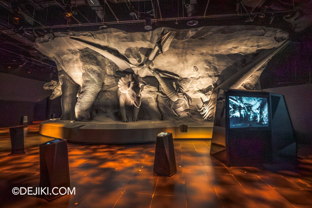 Mandai Singapore Exploria attraction - 2 Realm of the Giants sculptures overview AR screen Mandai Singapore Exploria attraction 2 Realm of the Giants sculptures overview AR screen