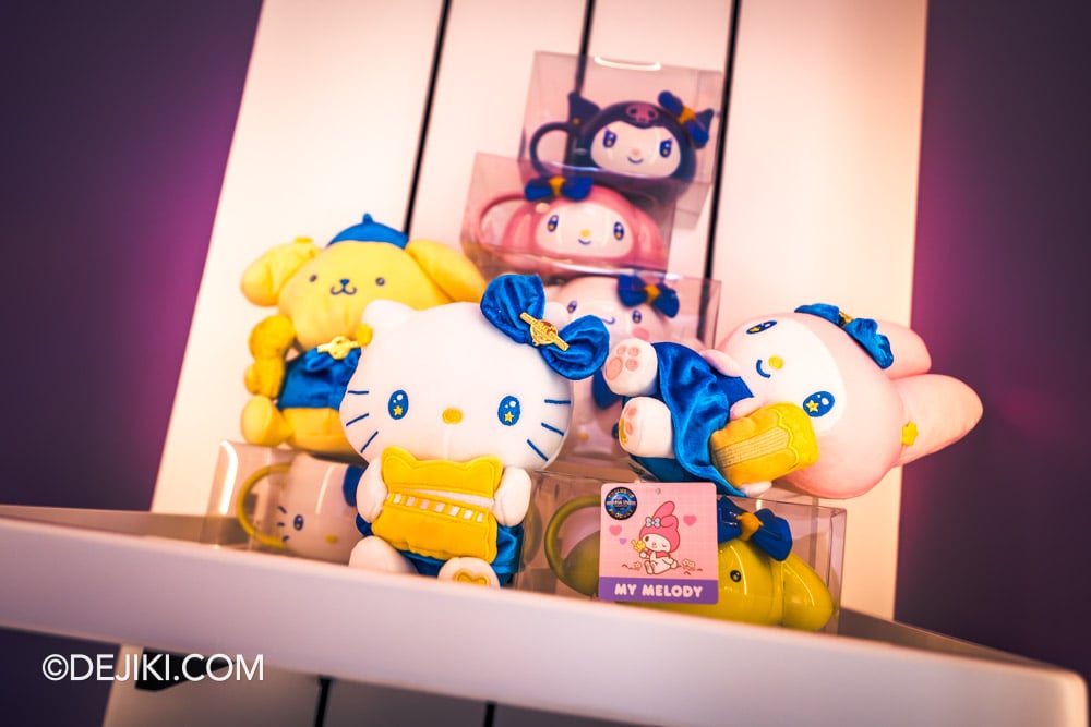 Universal Studios Singapore 2026 Sanrio Superstar Boutique USS Exclusive Universal Blue Collection display plush stack Universal Studios Singapore 2026 Sanrio Superstar Boutique USS Exclusive Universal Blue Collection display plush stack