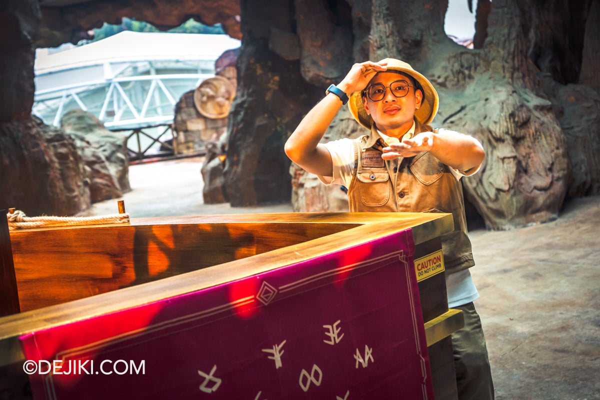 RWS Adventure Cove Waterpark Legend Keepers Tales of Singapore Awaken game puzzle spot in the Grotto building RWS Adventure Cove Waterpark Legend Keepers Tales of Singapore Awaken game puzzle spot in the Grotto building