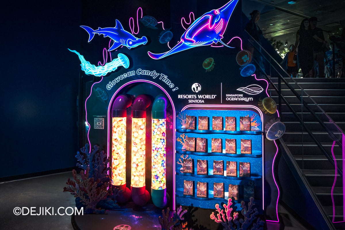 RWS Singapore Oceanarium Into The Glowcean - Glowcean Candy Time at Shark Tunnel RWS Singapore Oceanarium Into The Glowcean Glowcean Candy Time at Shark Tunnel