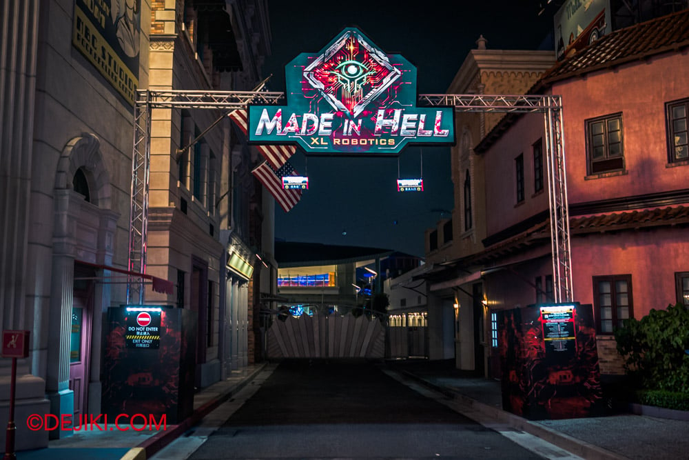 USS Halloween Horror Nights 14 Before Dark 2 - Made In Hell XL Robotics haunted house queue entrance sign night