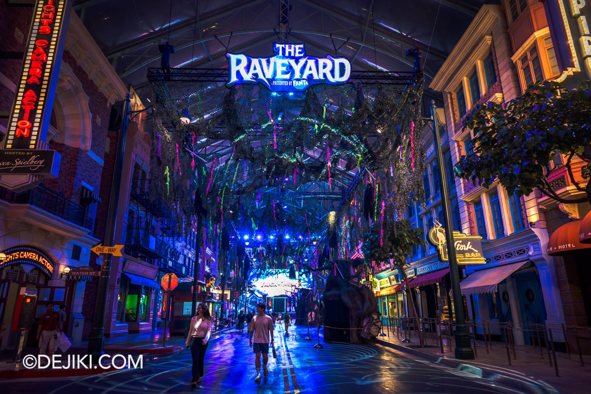 USS Halloween Horror Nights 14 Before Dark 2 - The Raveyard at night USS Halloween Horror Nights 14 Before Dark 2 The Raveyard at night