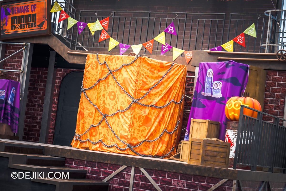USS Halloween Horror Nights 14 Before Dark Feature 2026 Scaremony show stage cursed chest of horrors covered up
