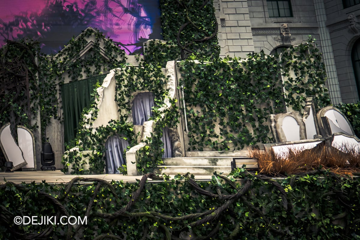 USS Halloween Horror Nights 14 Before Dark Feature The Raveyard scare zone at New York Nail The Beat show stage closeup