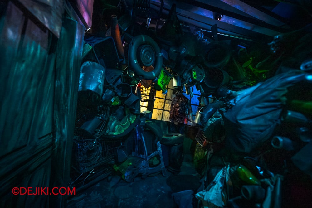 USS Halloween Horror Nights 14 - HHN14 haunted house Karang Guni The Cursed Collection 6 Hoard USS Halloween Horror Nights 14 HHN14 haunted house Karang Guni The Cursed Collection 6 Hoard