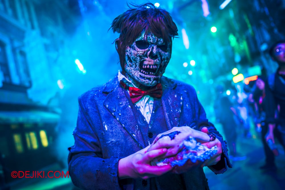 USS Halloween Horror Nights 14 - HHN14 scare zone The Raveyard Undead Man in Suit USS Halloween Horror Nights 14 HHN14 scare zone The Raveyard Undead Man in Suit