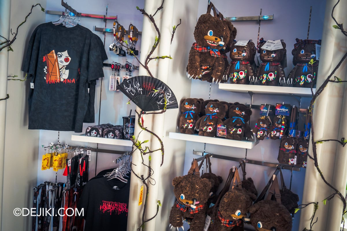 USS Halloween Horror Nights 14 Merchandise Collection at UNIVRS HamiKuma Ponti-Ana Kia Si Wall Display USS Halloween Horror Nights 14 Merchandise Collection at UNIVRS HamiKuma Ponti Ana Kia Si Wall Display