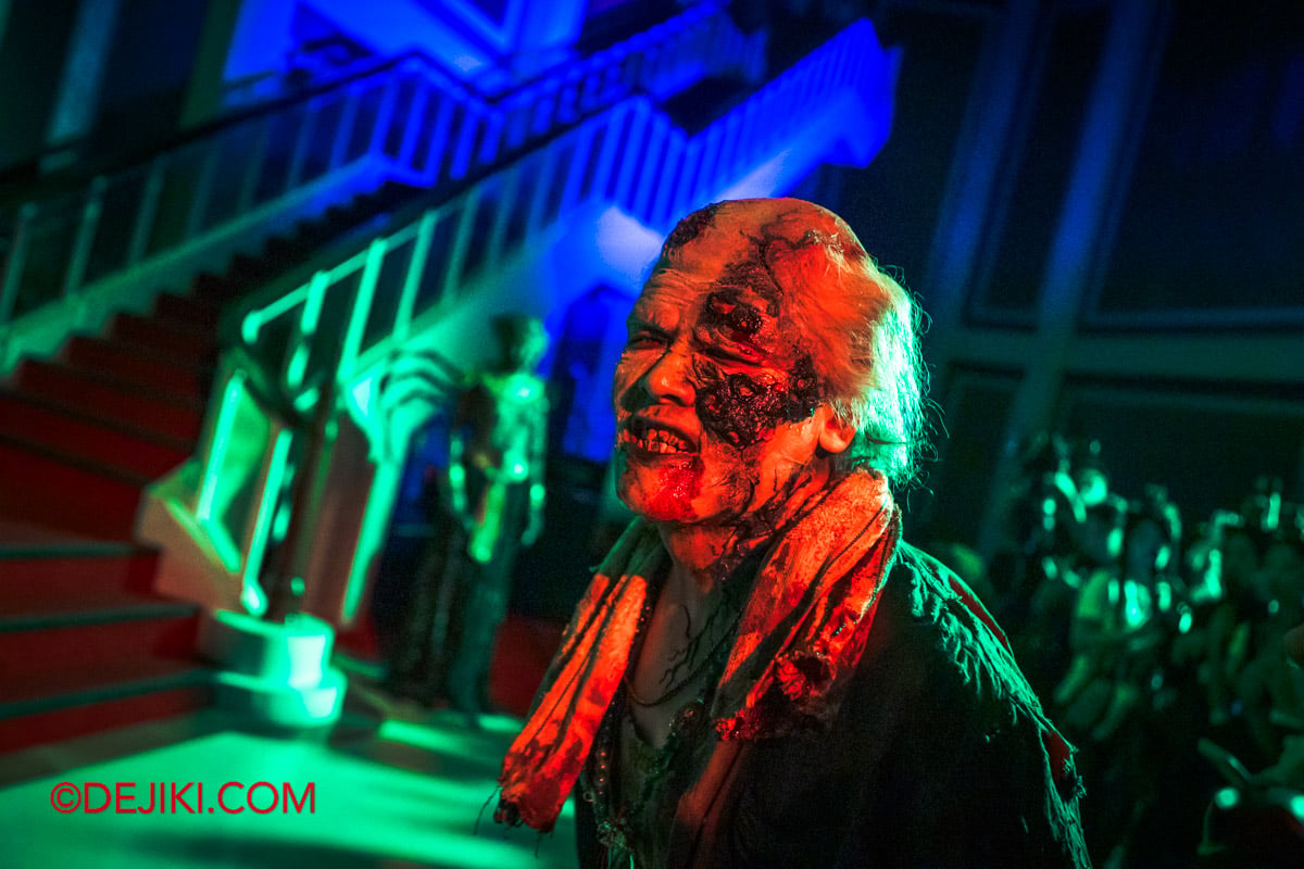 USS Halloween Horror Nights 14 Showcase - 9 Karang Guni lunges out USS Halloween Horror Nights 14 Showcase 9 Karang Guni lunges out