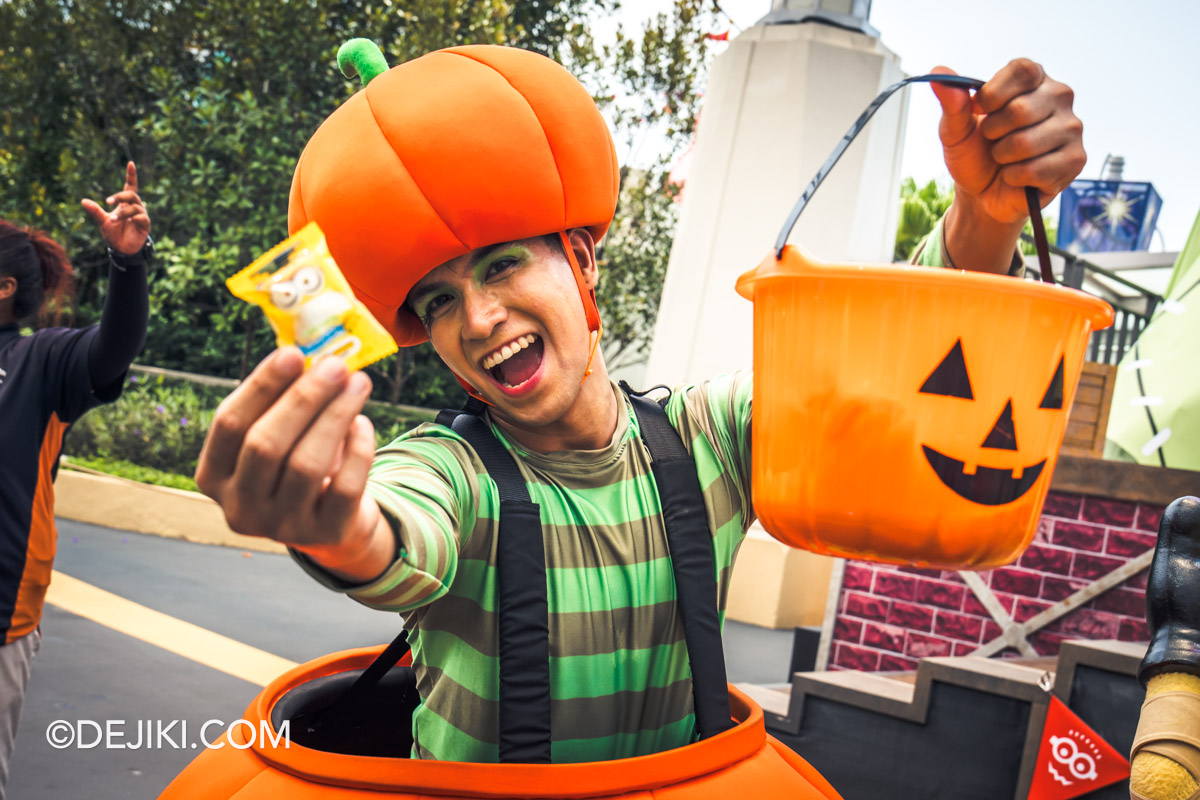 Universal Studios Singapore Day Halloween Trick or Thrills 2026 Belloween Ball Intro Song End Block Candy Giveaway