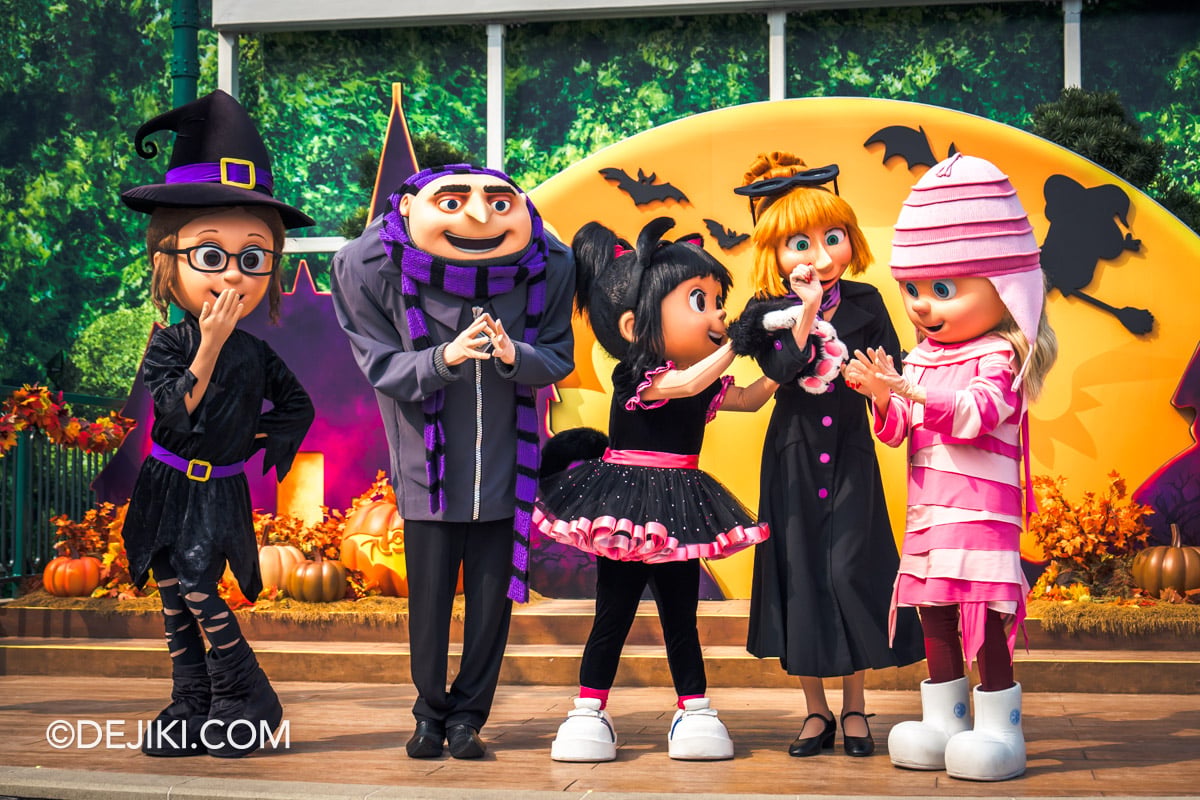 Universal Studios Singapore Day Halloween Trick or Thrills 2026 Despicable Me Family Portrait Halloween Edition