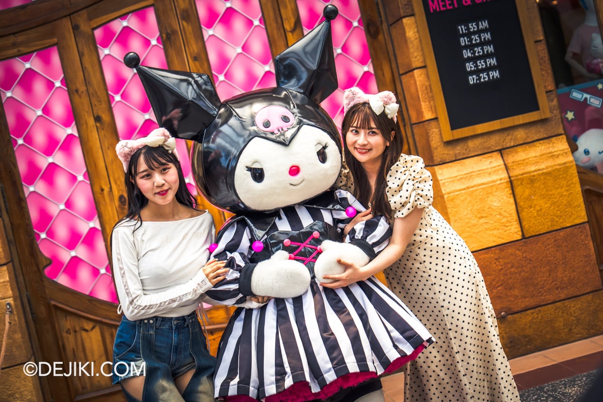Universal Studios Singapore Day Halloween Trick or Thrills 2026 Kuromi Meet and Greet outside Sanrio Superstar Studio group