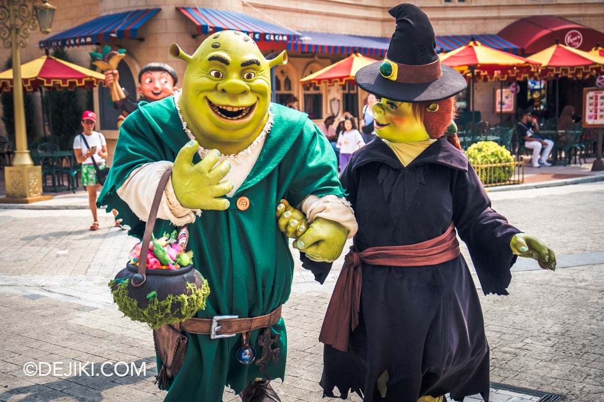 Universal Studios Singapore Day Halloween Trick or Thrills 2026 Shrek and Fiona at Far Far Away
