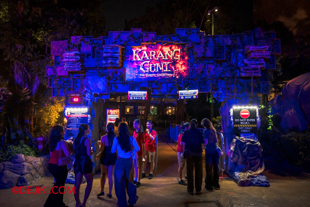 USS HHN14 Haunted House Karang Guni Cursed Collection Tour by Dejiki 01 queue entrance archway of junk USS HHN14 Haunted House Karang Guni Cursed Collection Tour by Dejiki 01 queue entrance archway of junk