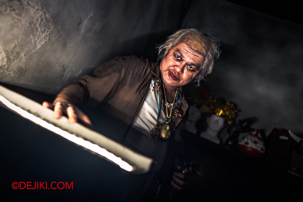 USS HHN14 Haunted House Karang Guni Cursed Collection Tour by Dejiki 06 karang guni reappears on the shelf USS HHN14 Haunted House Karang Guni Cursed Collection Tour by Dejiki 06 karang guni reappears on the shelf