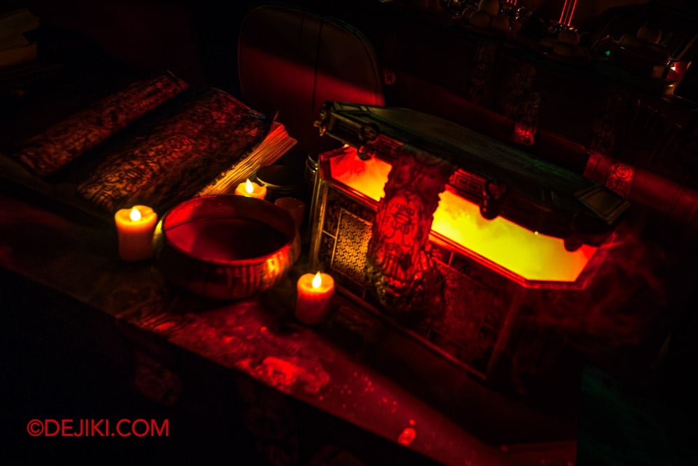 USS HHN14 Haunted House Karang Guni Cursed Collection Tour by Dejiki 15 cursed chest seal broken USS HHN14 Haunted House Karang Guni Cursed Collection Tour by Dejiki 15 cursed chest seal broken