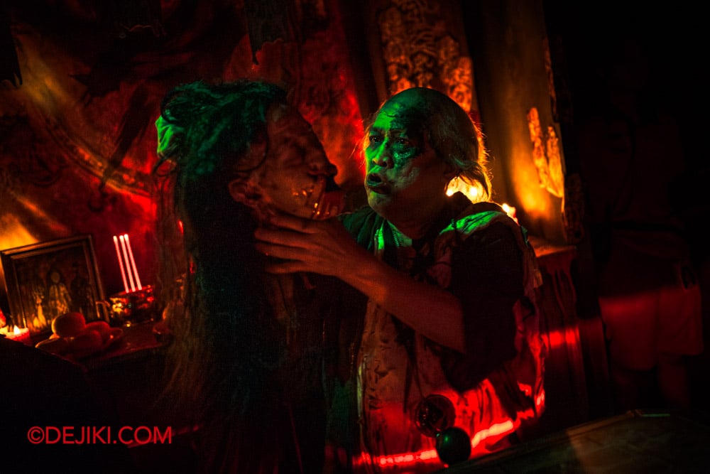USS HHN14 Haunted House Karang Guni Cursed Collection Tour by Dejiki 15 karang guni in the work room close up USS HHN14 Haunted House Karang Guni Cursed Collection Tour by Dejiki 15 karang guni in the work room close up