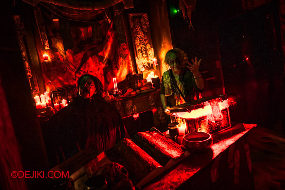 USS HHN14 Haunted House Karang Guni Cursed Collection Tour by Dejiki karang guni in the work room USS HHN14 Haunted House Karang Guni Cursed Collection Tour by Dejiki karang guni in the work room