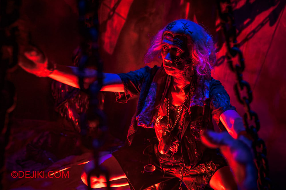 USS HHN14 Haunted House Karang Guni Cursed Collection Tour by Dejiki karang guni trapped in chains USS HHN14 Haunted House Karang Guni Cursed Collection Tour by Dejiki karang guni trapped in chains