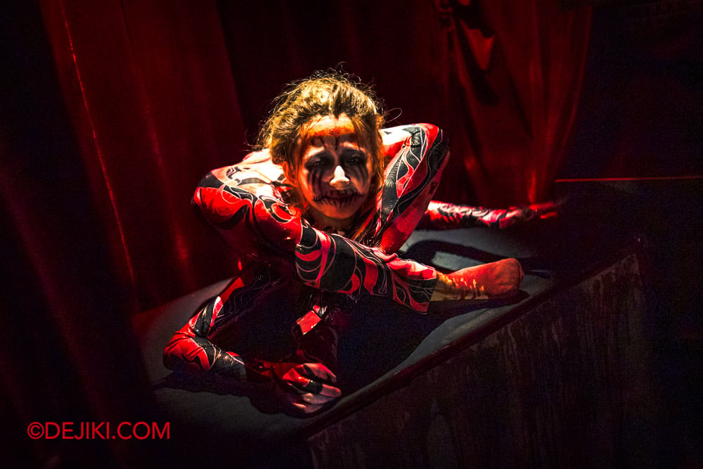 USS HHN14 Haunted House Tour by Dejiki Chatterbox Charlie's Vaudeville Horrors 10 Bending Bones contortionist USS HHN14 Haunted House Tour by Dejiki Chatterbox Charlies Vaudeville Horrors 10 Bending Bones contortionist