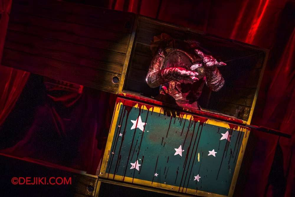 USS HHN14 Haunted House Tour by Dejiki Chatterbox Charlie's Vaudeville Horrors 11 Severed Siren sawn box act USS HHN14 Haunted House Tour by Dejiki Chatterbox Charlies Vaudeville Horrors 11 Severed Siren sawn box act