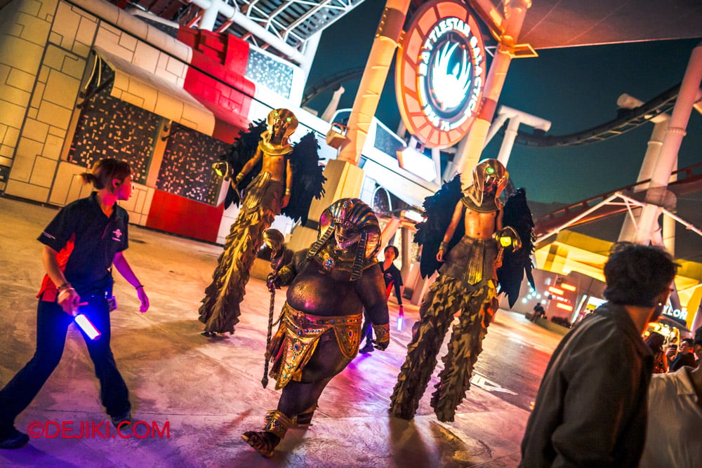 USS HHN14 Necropolis Scare Zone Tour by Dejiki 08 crypt keeper escorting sasu soul eater USS HHN14 Necropolis Scare Zone Tour by Dejiki 08 crypt keeper escorting sasu soul eater
