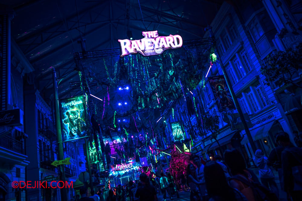 USS HHN14 The Raveyard Scare Zone Tour by Dejiki 04 entering the raveyard marquee USS HHN14 The Raveyard Scare Zone Tour by Dejiki 04 entering the raveyard marquee