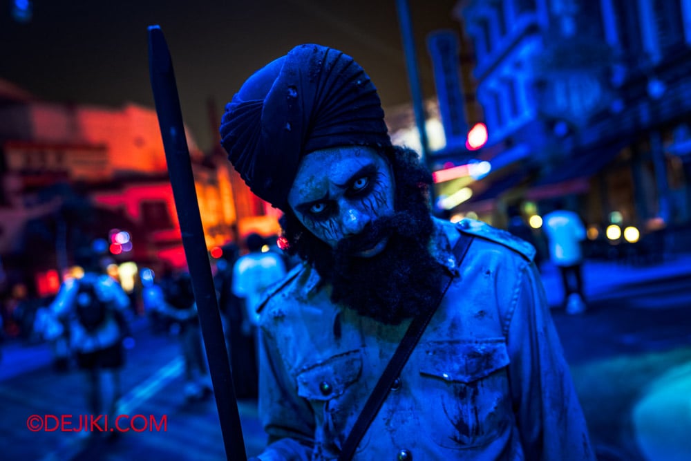USS HHN14 The Raveyard Scare Zone Tour by Dejiki 08 turbaned guard USS HHN14 The Raveyard Scare Zone Tour by Dejiki 08 turbaned guard