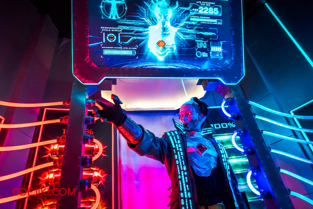 USS Halloween Horror Nights 14 Special Feature Haunted House Tour by Dejiki Made in Hell XL Robotics 30 ceo raising hand USS Halloween Horror Nights 14 Special Feature Haunted House Tour by Dejiki Made in Hell XL Robotics 30 ceo raising hand