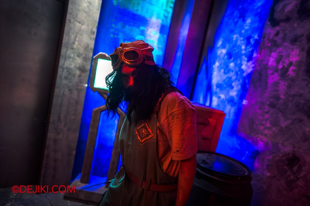 USS Halloween Horror Nights 14 Special Feature Haunted House Tour by Dejiki Made in Hell XL Robotics 4 dock worker lurking USS Halloween Horror Nights 14 Special Feature Haunted House Tour by Dejiki Made in Hell XL Robotics 4 dock worker lurking